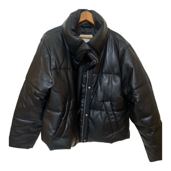 Abercrombie & Fitch Jackets & Blazers - Abercrombie and Fitch Black Vegan Leather Puffer Jacket Sz Large with Defect